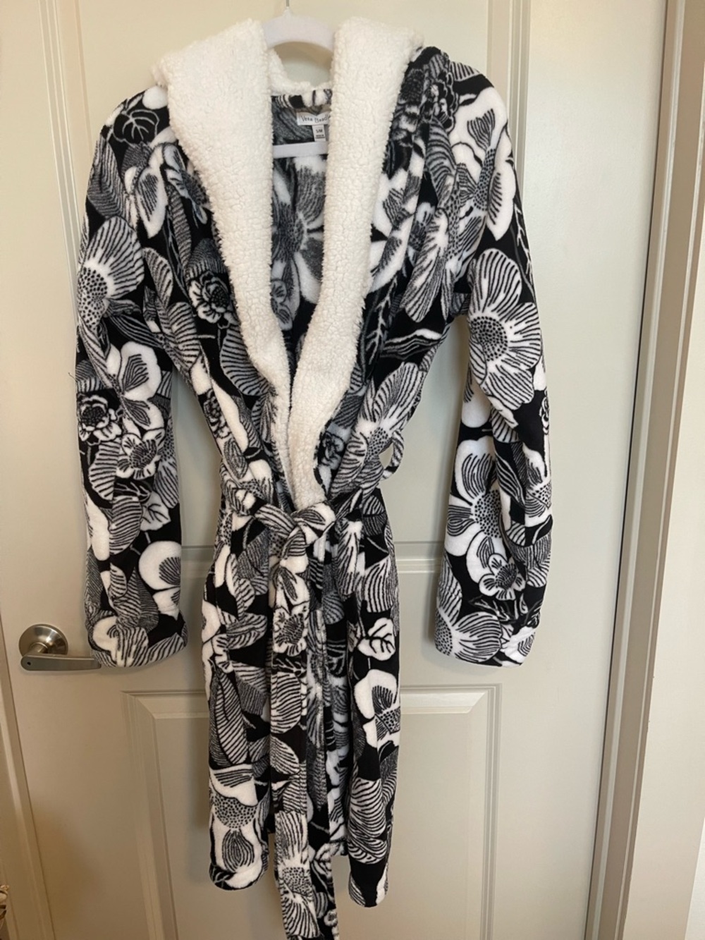 Vera Bradley Black and White Sherpa Floral Robe